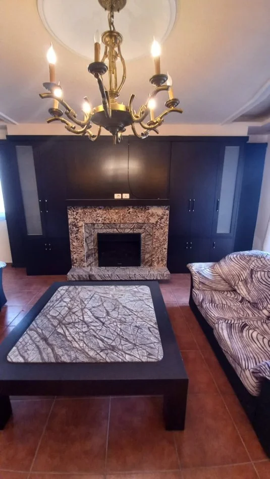 Tirane, jepet me qera apartament duplex 2+1+Aneks+Ballkon Kati 10, 200 m² 800 € (Komuna e Parisit)