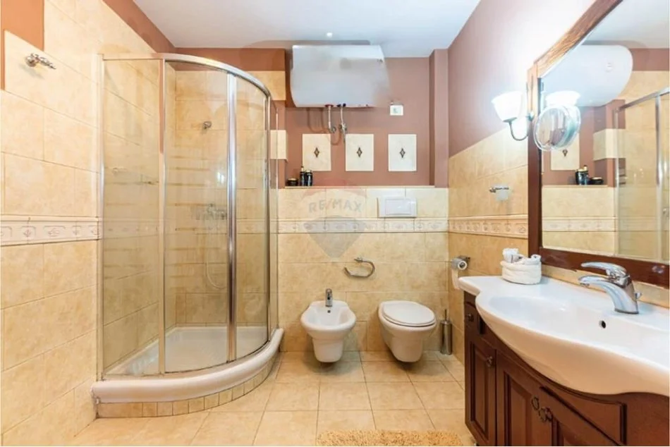 Tirane, jepet me qera apartament 3+1+Aneks+Ballkon Kati 4, 190 m² 650 € (Rruga Muhamet Gjollesha)