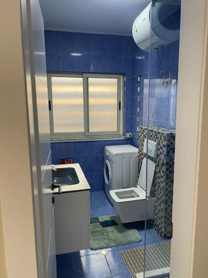 Tirane, shes apartament 1+1+Ballkon Kati 5, 50 m² 118.000 € (Fusha e Aviacionit)