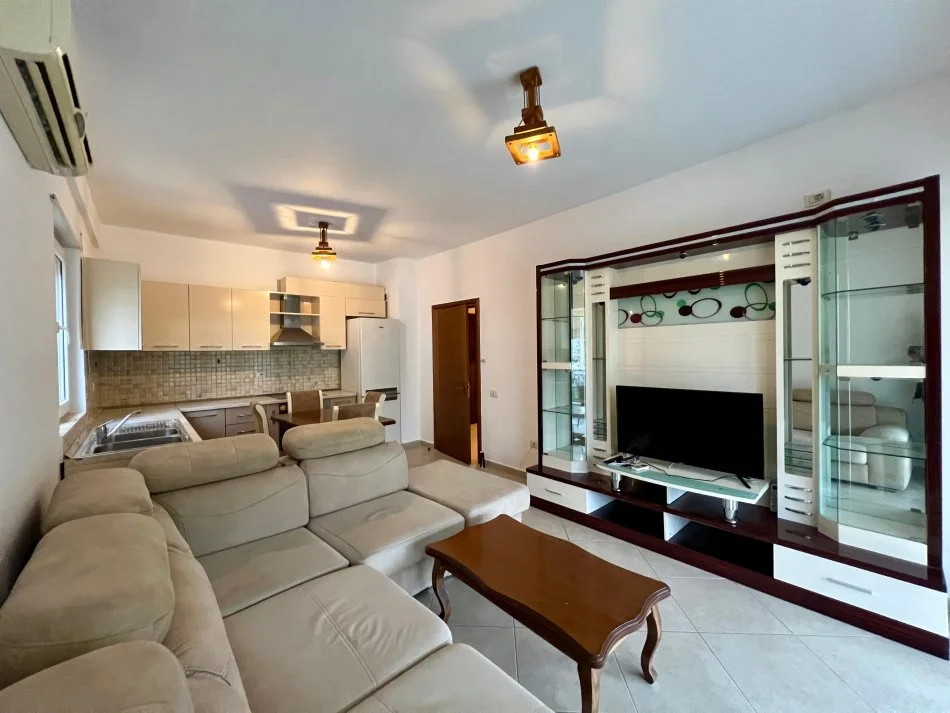 Shqiperi, jepet me qera apartament 2+1+Ballkon Kati 2, 72 m² 600 € (Kopshti Zoologjik - Tirane)