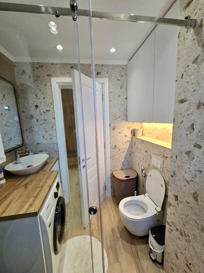 Tirane, jepet me qera apartament 1+1+Ballkon Kati 1, 68 m² 600 € (Rruga Xhebrahimet)