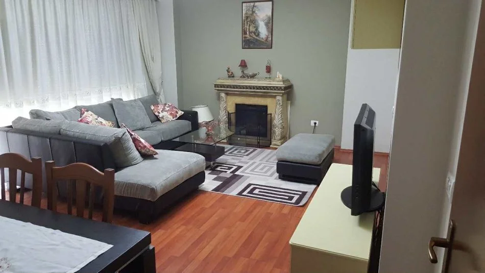 Tirane, jepet me qera apartament 1+1+Aneks+Ballkon Kati 3, 85 m² 550 € 