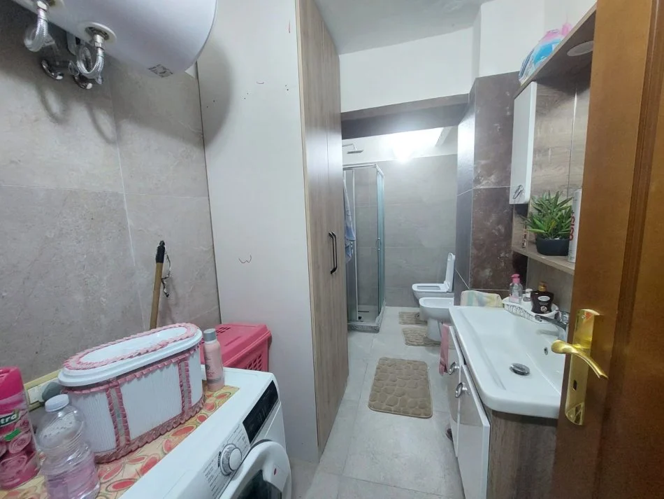 !DHENE! Jepet me qera apartament 2+1 ne Rrugen Mujo Ulqinaku, Durres