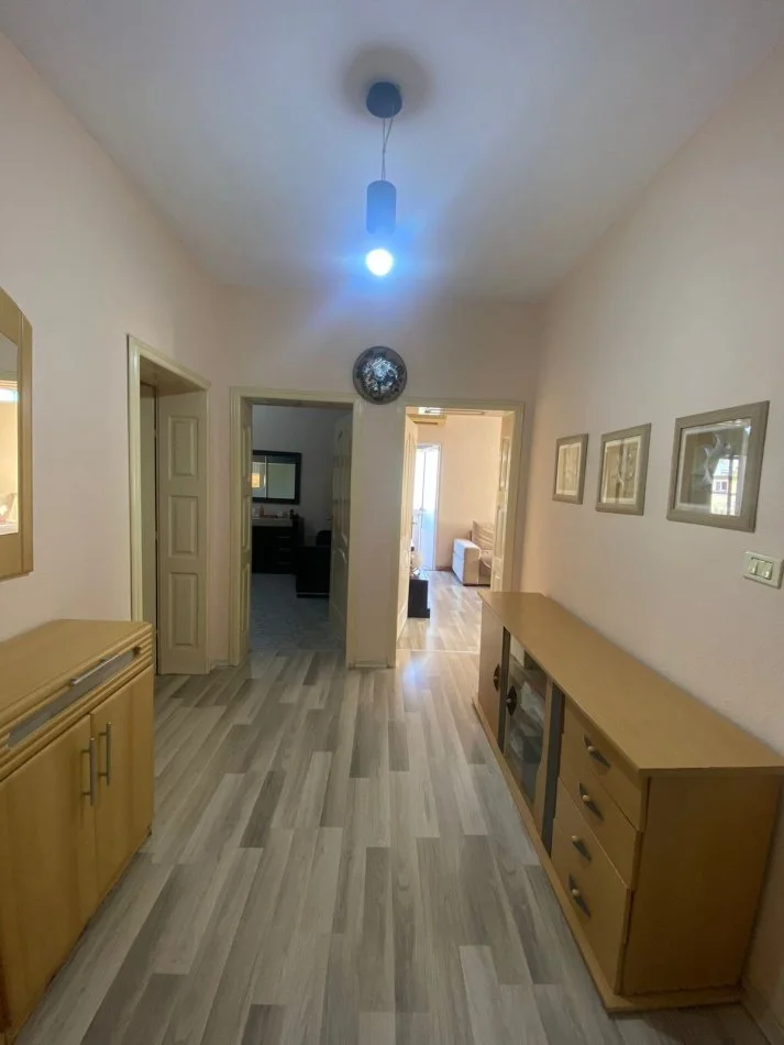 Tirane, shitet apartament 2+1+Ballkon Kati 2, 82 m² 125.000 € (5maji)