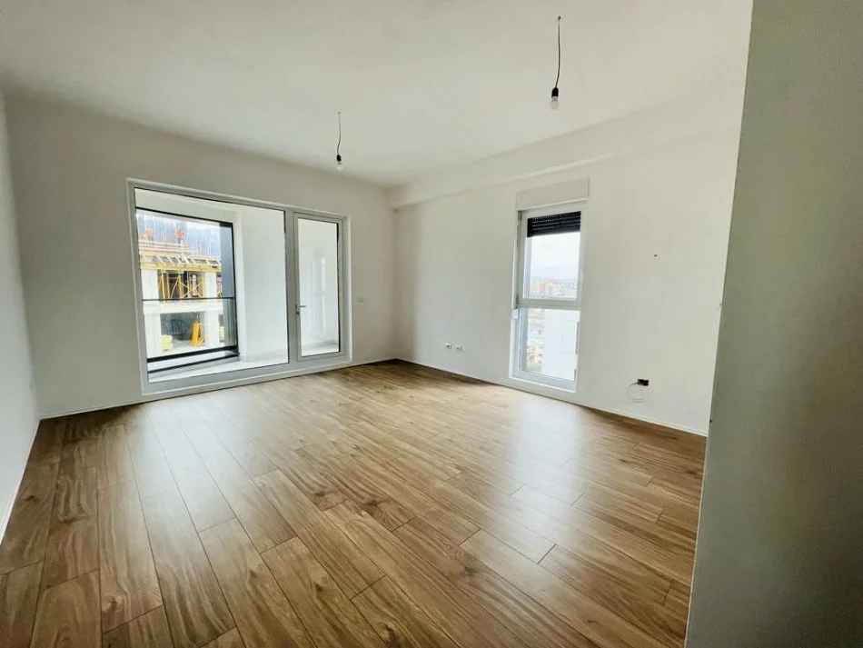 Tirane, jepet me qera apartament 3+1+Ballkon Kati 9, 120 m² 450 € (Rruga Jordan Misja)