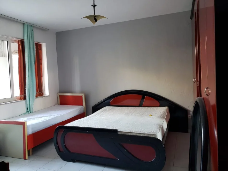 Tirane, jepet me qera 1+1+Aneks+Ballkon , 74 m² 35.000 € (Bulevardi Bajram Curri prane gjymnazit besnik Sykja)