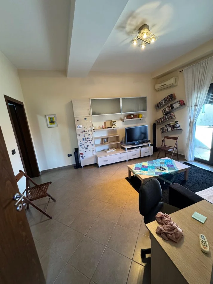 Tirane, jepet me qera apartament Kati 2, 90 m² 450 € (Tregu elektrik)