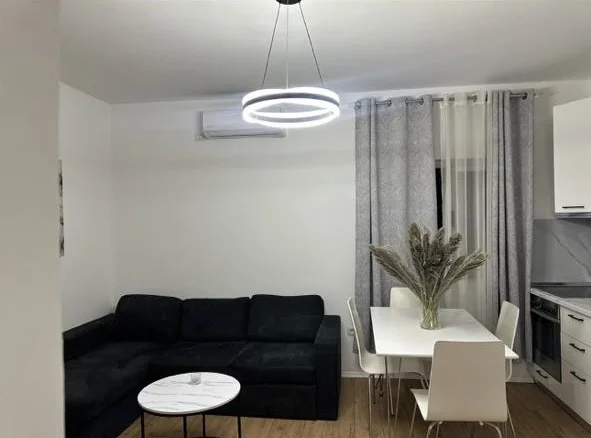 Tirane, jepet me qera apartament 1+1+Ballkon Kati 3, 65 m² 600 € (Sheshi Willson)