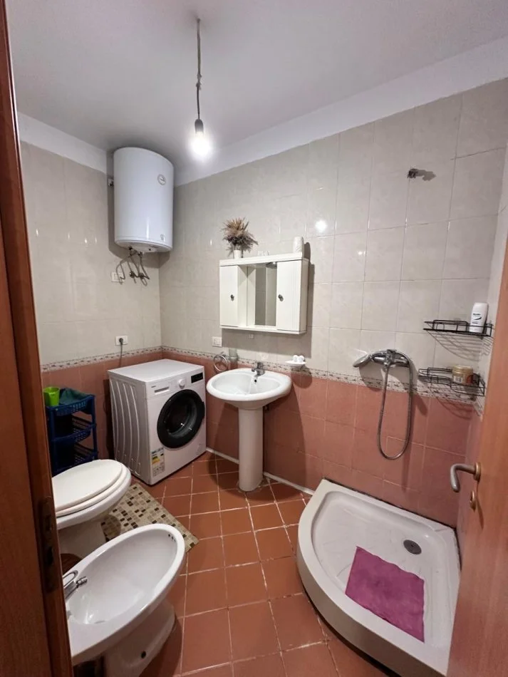 Tirane, jepet me qera apartament 1+1 Kati 2, 60 m² 350 € (Bulevardi Migjeni)
