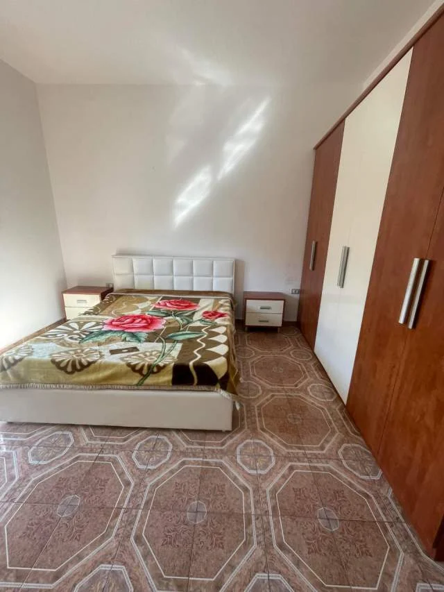 Tirane, jepet me qera 3+1 Kati 1, 150 m² 400.000 Leke
