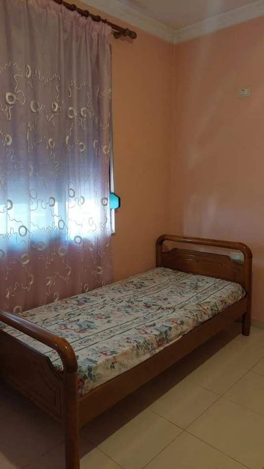 Tirane, jepet me qera apartament 2+1+Ballkon Kati 2, 95 m² 500 € (Kodra e diellit , te teqe eleonora)