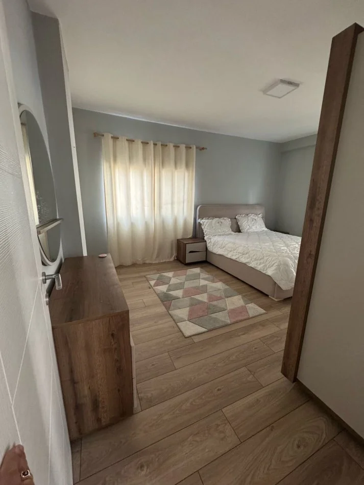 Tirane, jepet me qera apartament 2+1 Kati 4, 401 € (Rruga Thesarit)