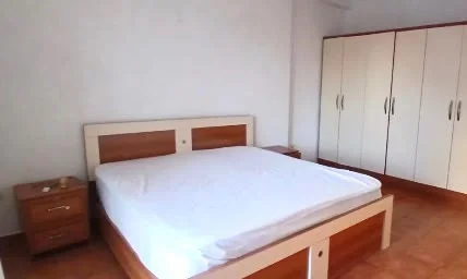 Tirane, jepet me qera apartament 1+1 Kati 3, 70 m² 500 € (Pazari i Ri)