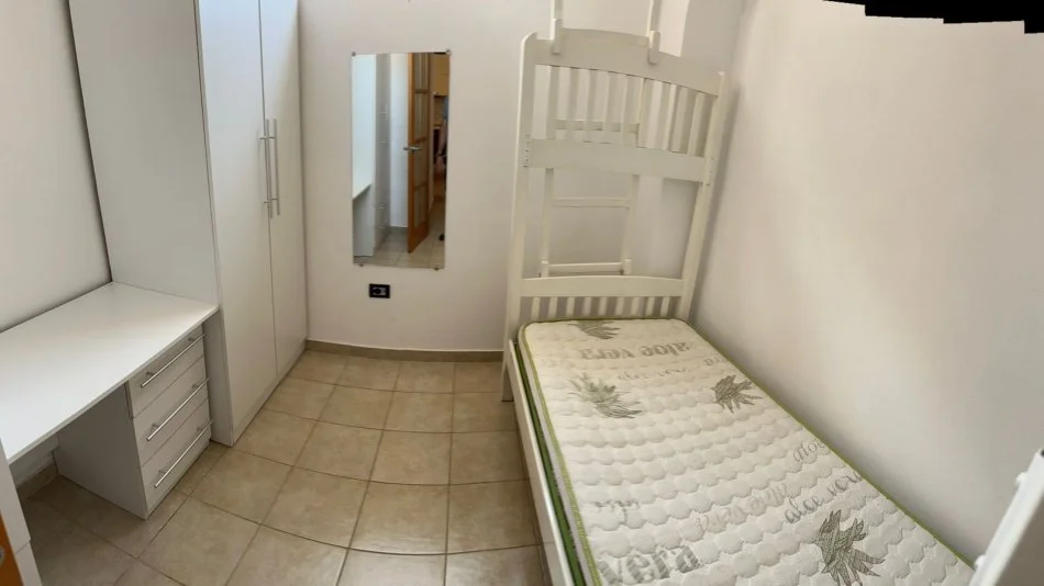 Tirane, jepet me qera apartament 2+1+Ballkon Kati 1, 94 m² 600 € 