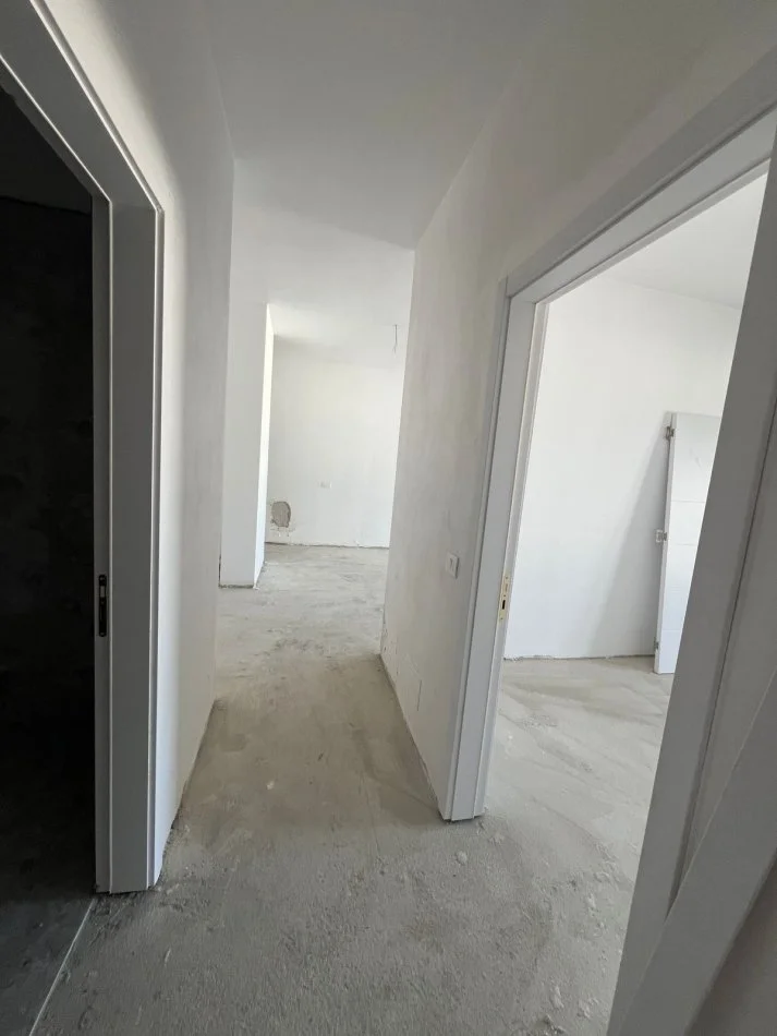 Tirane, shitet apartament 2+1+Ballkon Kati 8, 108 m² 160.000 € (Rruga 5 Maj)