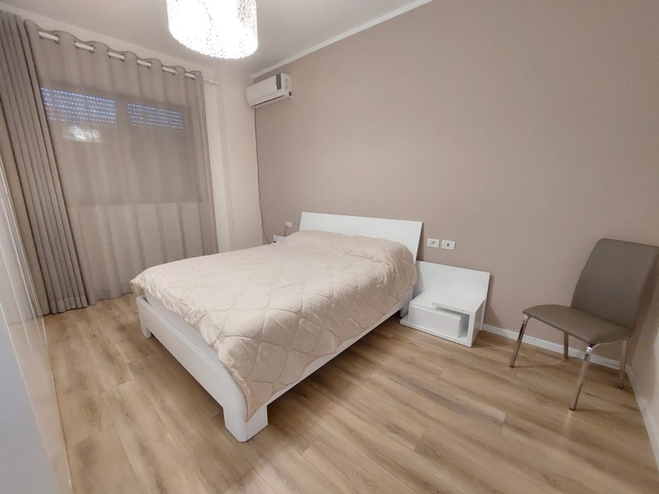 !!!DHENE!!!Durres, jap me qera apartament 2+1+Ballkon Kati 8, 89 m² 500 € (ne qender te Durresit)