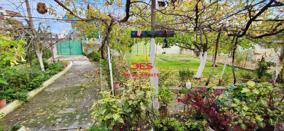 Vlore, shitet shtepi 2+1+Ballkon Kati 0, 98 m² 400.000 € (Rruga Enver Jaho)