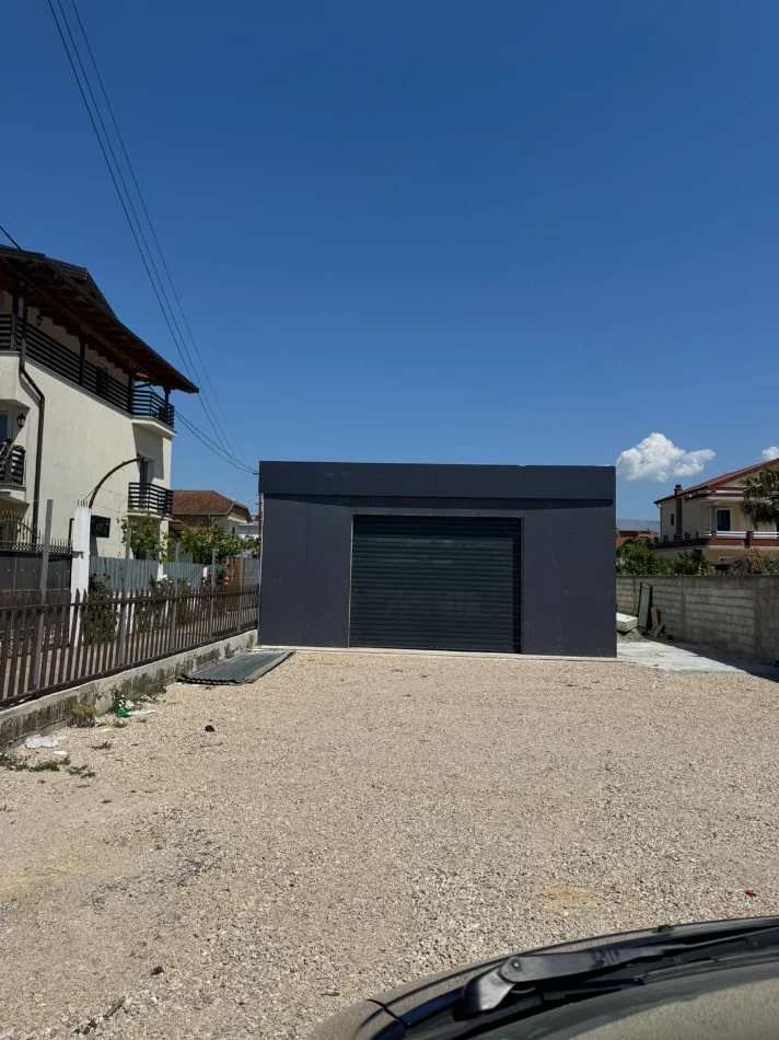 Tirane, jap me qera Kati 0, 140 m² 900 € 
