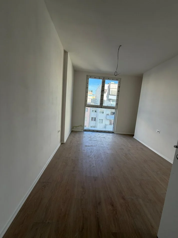 Tirane, shitet apartament 1+1+Ballkon , 68 m² 110.000 € (Kompleksi Molla, Astir)