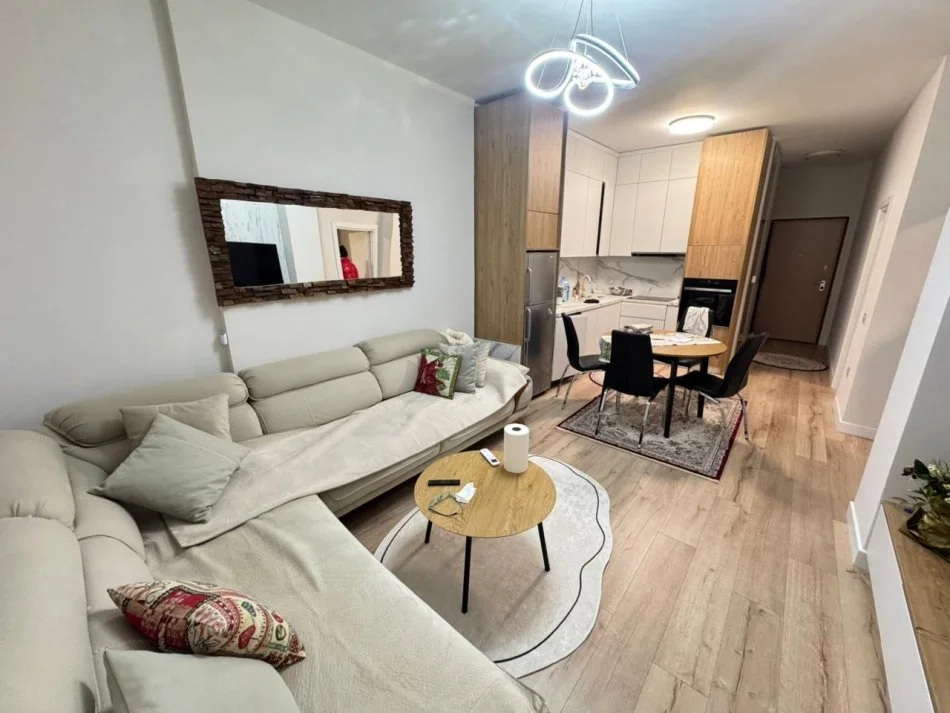 Tirane, jepet me qera apartament 1+1 Kati 1, 62 m² 600 € (Kopshti Zoologjik)