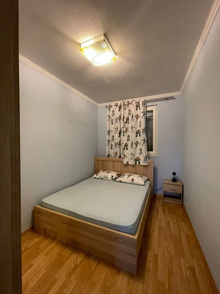 Tirane, jepet me qera shtepi 2 Katshe Kati 2, 300 m² 2.000 € (Rruga e vilave)