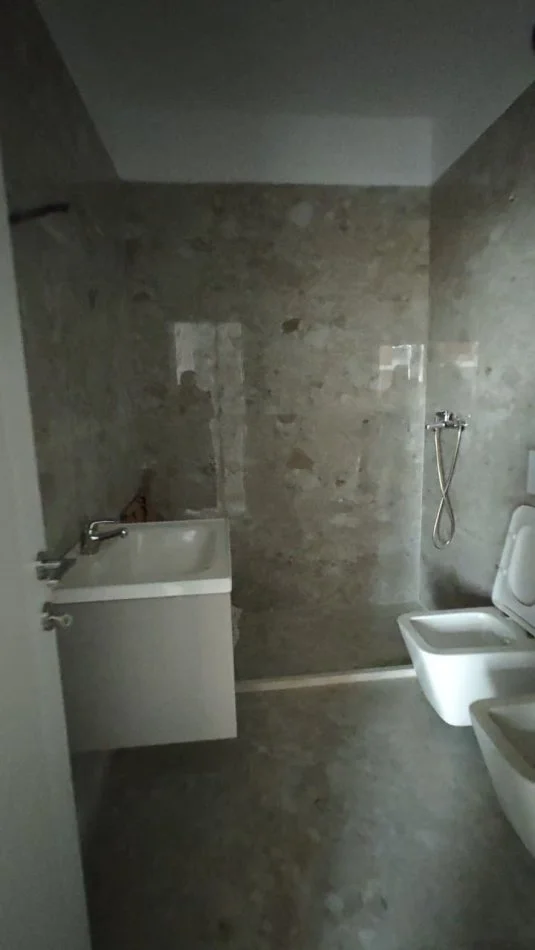 Tirane, shitet apartament 2+1 Kati 2, 92 m² 129.000 € (Fresk)