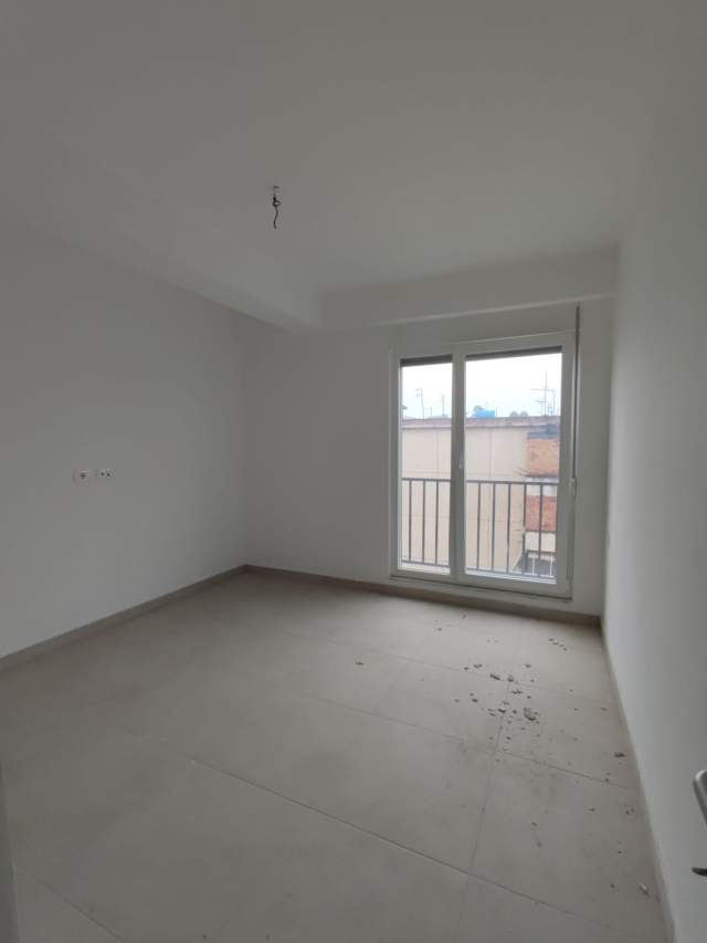 Tirane, jepet me qera apartament 1+1+BLK Kati 4, 60 m² 400 Euro (Kongresi Lushnjes)