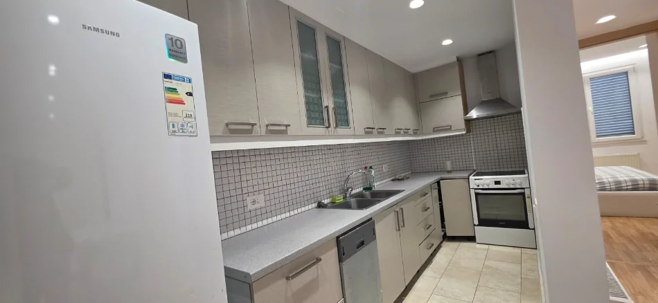 Tirane, jepet me qera apartament 1+1 Kati 2, 80 m² 550 € (Kodra e Diellit)