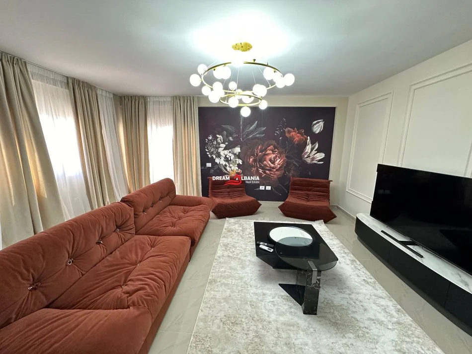 Tirane, jepet me qera apartament 3+1+Ballkon Kati 1, 151 m² 1000 € (lakeland)