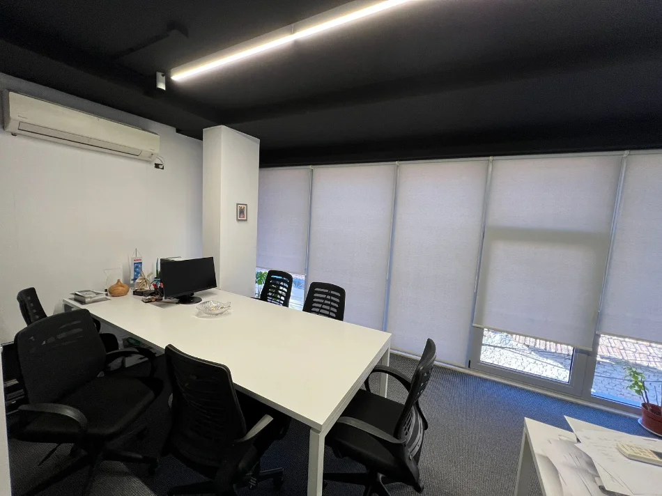 Tirane, jepet me qera zyre + post parkimi Kati 1, 70 m² 1.100 € (Pazari i Ri)