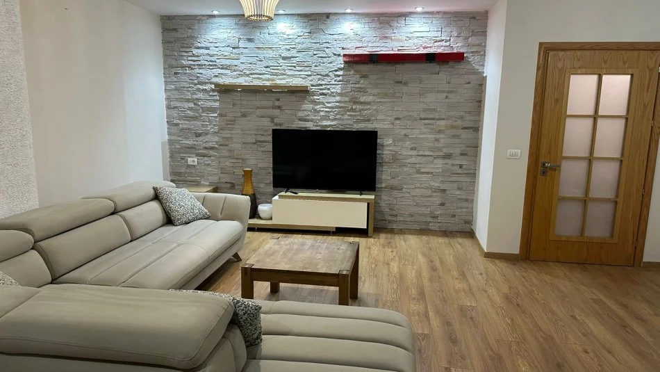 Tirane, jepet me qera apartament 2+1+Aneks+Ballkon Kati 7, 103 m² 620 € (DELIJORGJI)