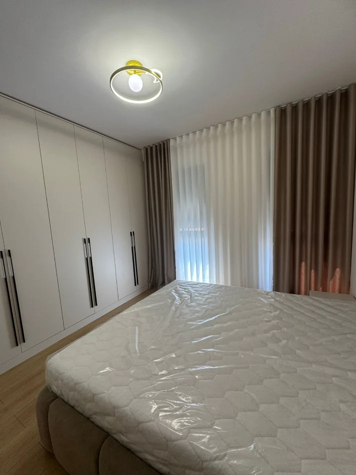 Tirane, jepet me qera apartament 1+1 Kati 4, 68 m² 700 € (Bulevardi i Ri)
