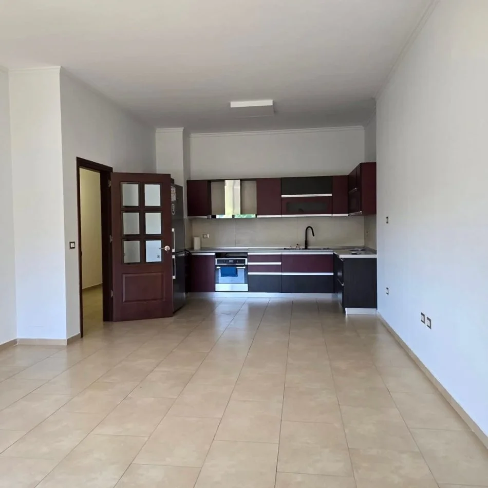Tirane, jepet me qera zyre Kati 2, 162 m² 2.000 € (prane Gardes)