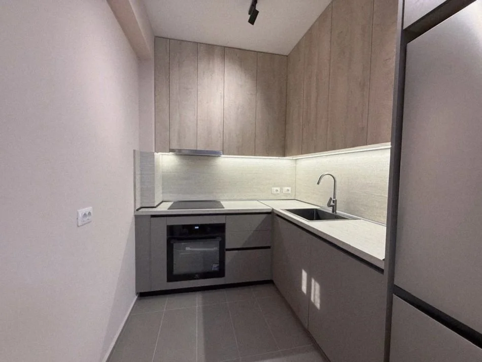 Tirane, jepet me qera apartament 1+1 Kati 3, 1 m² 500 €