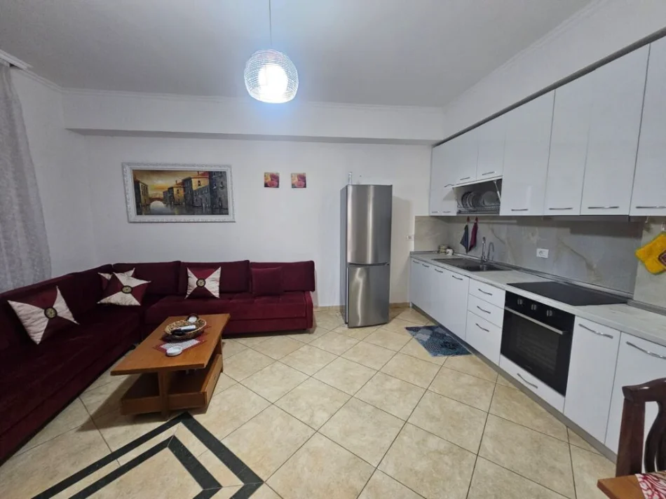 Shkembi Kavajes, jepet me qera apartament 2+1+Aneks+Ballkon Kati 1, 90 m² 350 € 