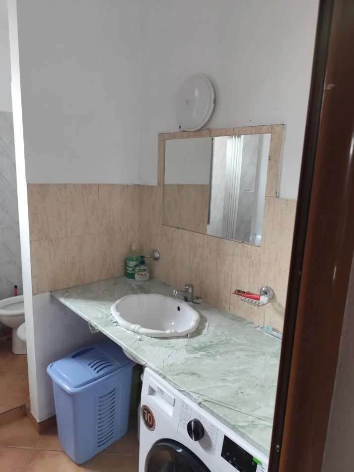 Tirane, jepet me qera apartament 2+1 Kati 1, 90 m² 600 € (Rruga e Kavajes)