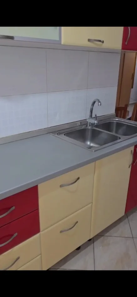 Tirane, jepet me qera apartament 2+1 Kati 5, 80 m² 400 € (Rruga e Thesarit ne Fresk)