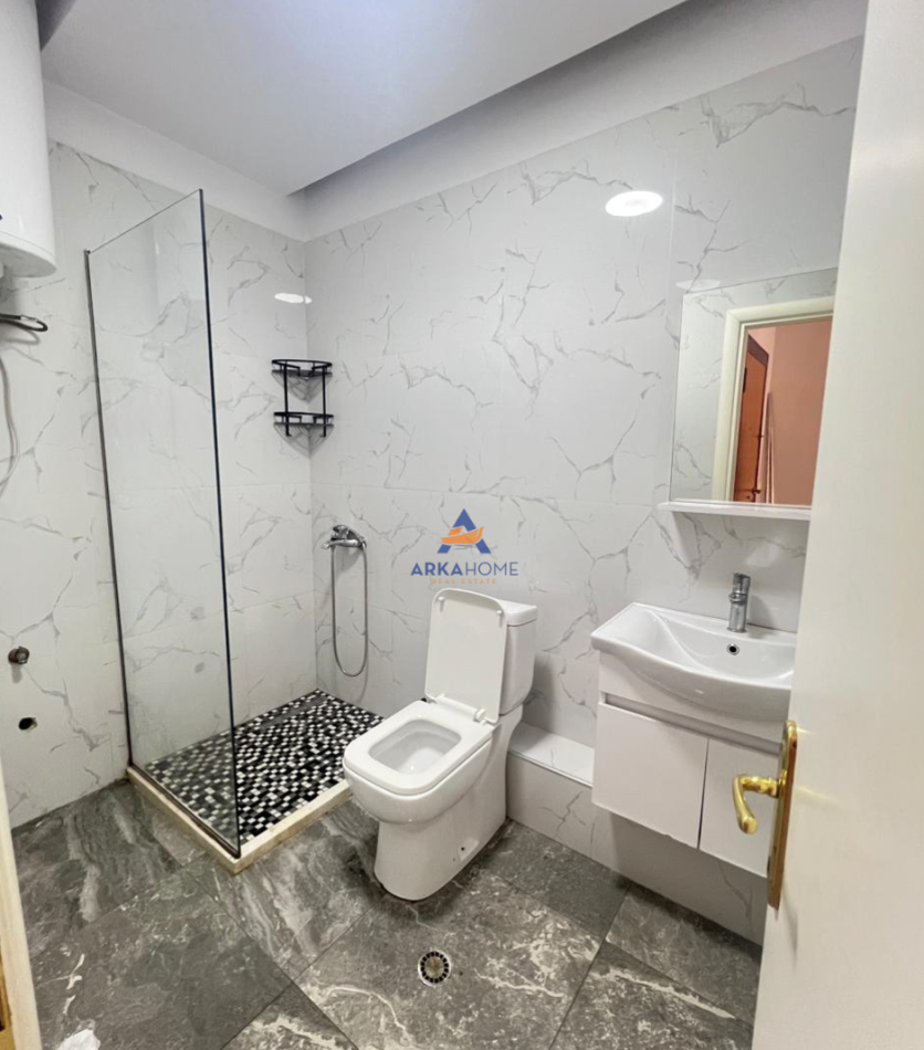 Tirane, shitet apartament 2+1+Ballkon Kati 6, 113 m² 135.000 € (UNAZA E RE,RRUGA SOKRAT MIHO)