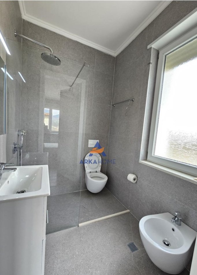 Tirane, shitet Vile 4+1+Aneks+Ballkon Kati 0, 300 m² 1.200.000 € (PRANE TEG-UT,REZIDENCA SECRET GARDEN)