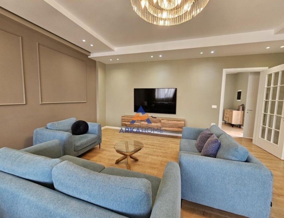 Tirane, shitet Vile 4+1+Aneks+Ballkon Kati 0, 300 m² 1.200.000 € (PRANE TEG-UT,REZIDENCA SECRET GARDEN)