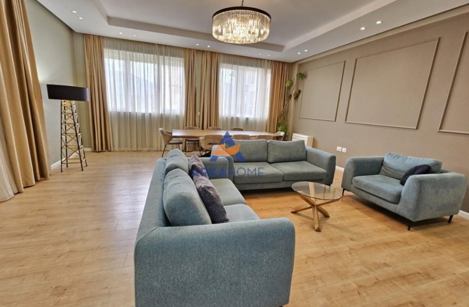 Tirane, shitet Vile 4+1+Aneks+Ballkon Kati 0, 300 m² 1.200.000 € (PRANE TEG-UT,REZIDENCA SECRET GARDEN)