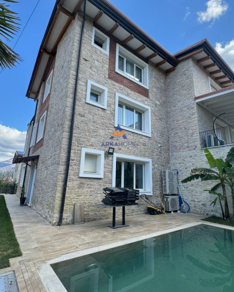 Tirane, shitet Vile 4+1+Aneks+Ballkon Kati 0, 300 m² 1.200.000 € (PRANE TEG-UT,REZIDENCA SECRET GARDEN)