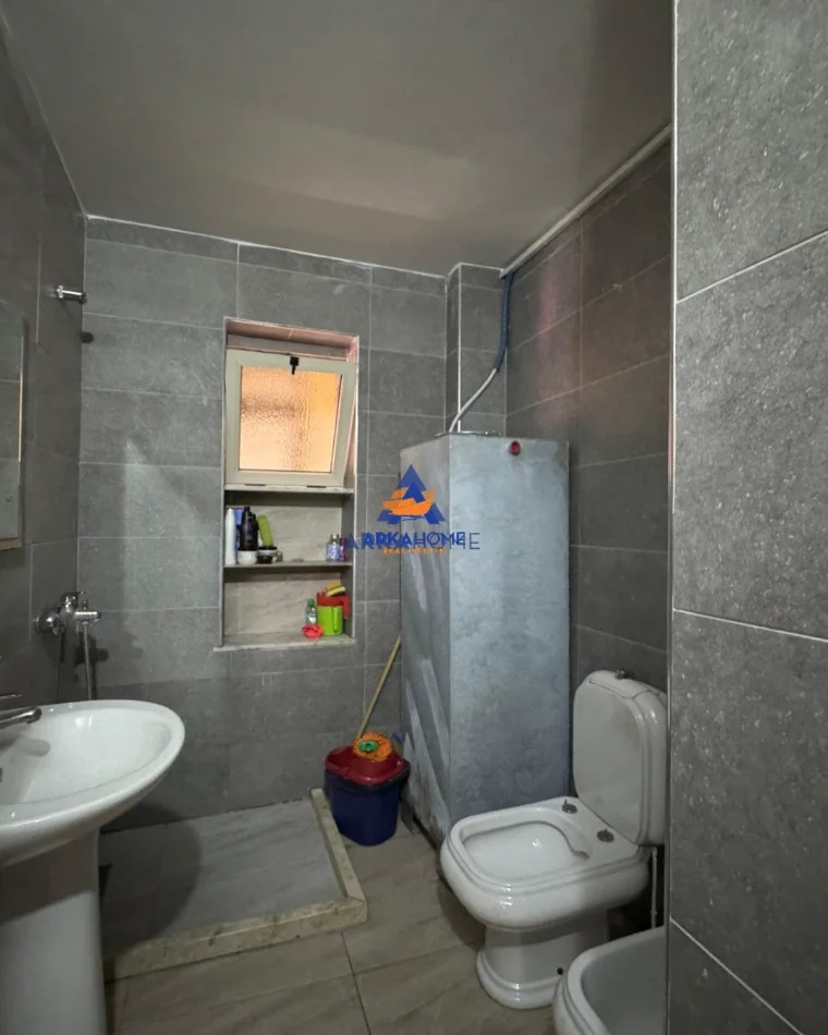 Tirane, jepet me qera apartament 1+1+Ballkon Kati 5, 60 m² 500 € 