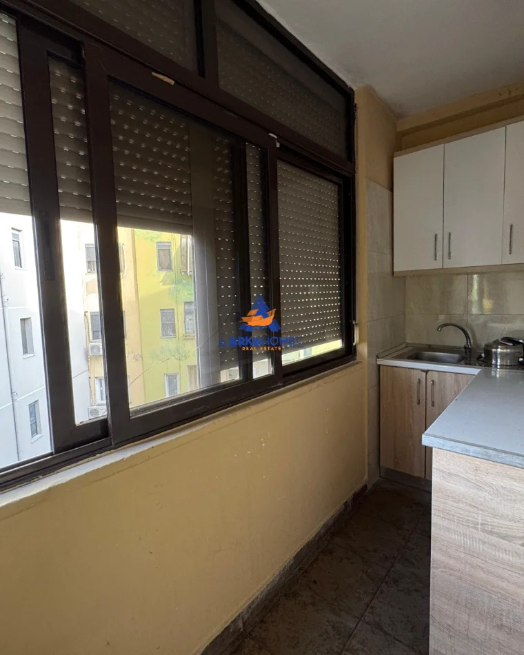 Tirane, jepet me qera apartament 1+1+Ballkon Kati 5, 60 m² 500 € 