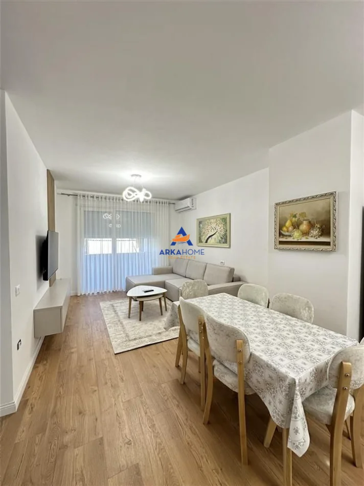 Tirane, jepet me qera apartament 2+1+Ballkon Kati 1, 98 m² 736 € 