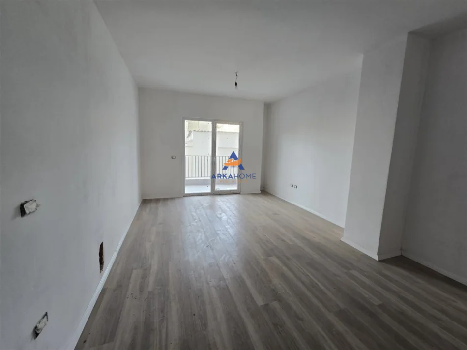 Tirane, shitet apartament 1+1+Ballkon Kati 1, 72 m² 130.000 € 
