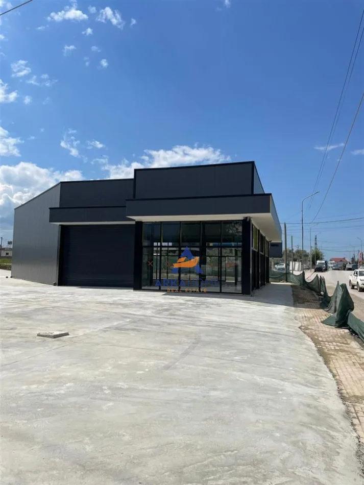 Tirane, jepet me qera magazine Kati 0, 400 m² 2.000 € 