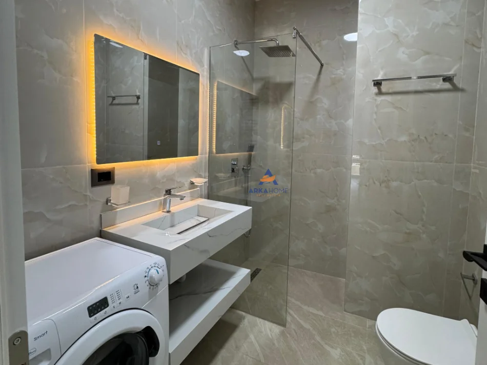 Tirane, jepet me qera apartament 1+1+Ballkon Kati 7, 70 m² 600 € (ish parku)