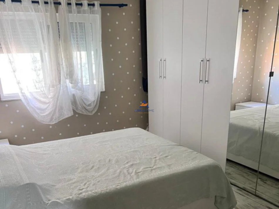 Tirane, jepet me qera apartament 2+1+Ballkon Kati 8, 100 m² 679 € (KOMUNA E PARISIT)