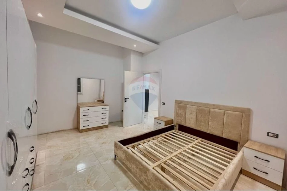 Tirane, jepet me qera apartament 2+1 Kati 4, 137 m² 550 € (Blloku i Vilave Selite)